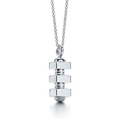 Quiet Luxury Crescent Line Art Pendant Necklace Titanium Steel